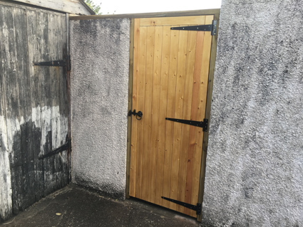 Timber gate with black powder coated ironmongery